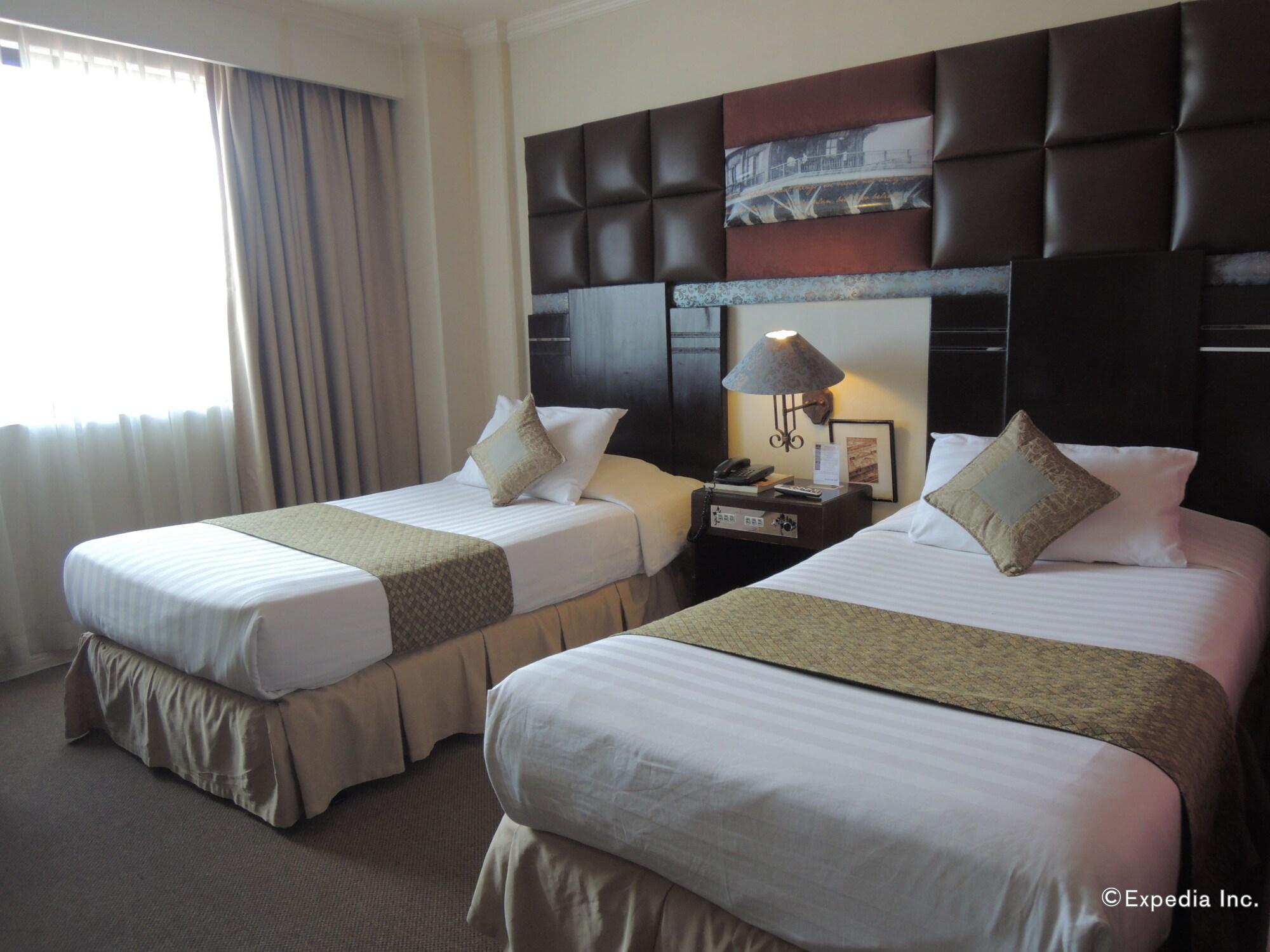 The Bellavista Hotel Lapu-Lapu City Exterior photo
